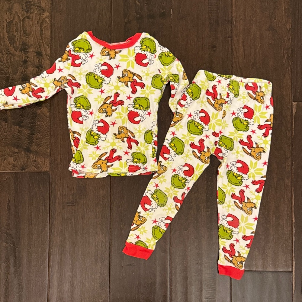 The Grinch Gender Neutral Christmas Cartoon Print Kids Pajama Set! 💯 cotton